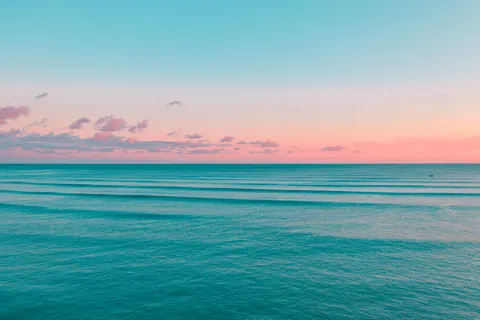 Wallpaper Matahari Terbenam di Laut 4K · ocean · 3840×2558