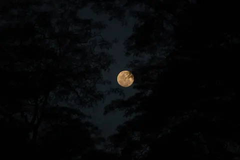 Full Moon 4K Wallpaper · space · 3840×2560