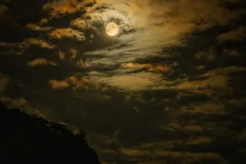 Full Moon 4K Wallpaper · space · 3840×2560