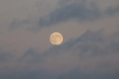 Full Moon 4K Wallpaper · space · 3840×2560