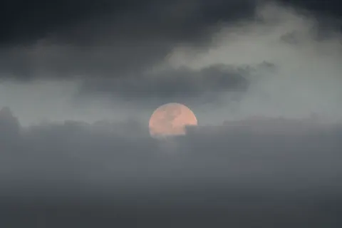 Full Moon 4K Wallpaper · space · 3840×2562