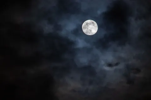 Full Moon 4K Wallpaper · space · 3840×2560