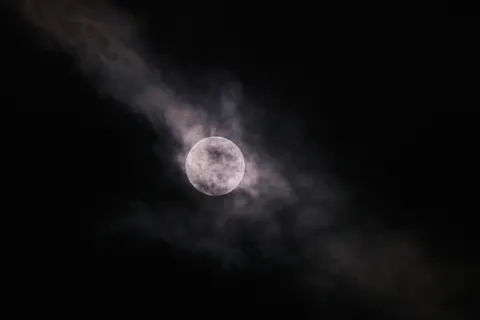 Full Moon 4K Wallpaper · space · 3840×2560