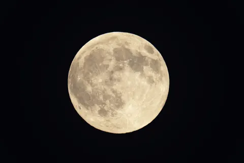 Full Moon 4K Wallpaper · space · 3840×2560