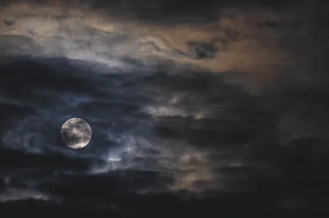 Full Moon 4K Wallpaper · space · 3840×2555