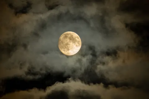 Full Moon 4K Wallpaper · space · 3840×2560