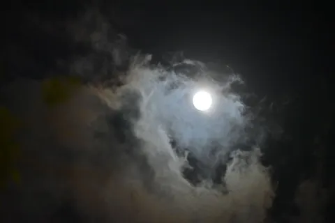 Full Moon 4K Wallpaper · space · 3840×2563
