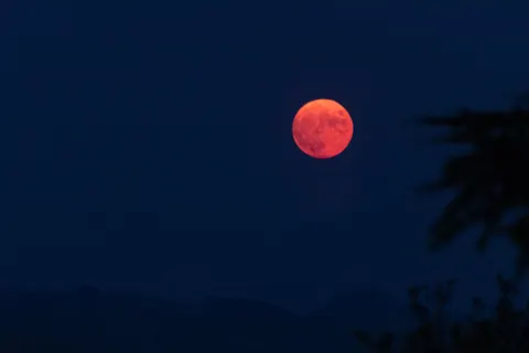 Full Moon 4K Wallpaper · space · 3840×2560