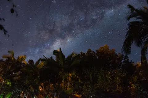 Milky Way over Sea 4K Wallpaper · space · 3840×2560