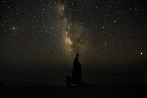 Milky Way over Sea 4K Wallpaper · space · 3840×2560