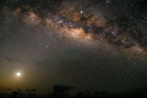 Milky Way over Sea 4K Wallpaper · space · 3840×2560