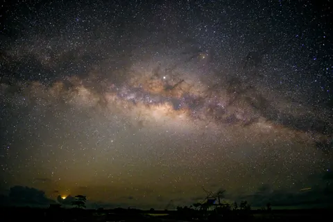 Milky Way over Sea 4K Wallpaper · space · 3840×2560