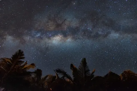 Milky Way over Sea 4K Wallpaper · space · 3840×2560