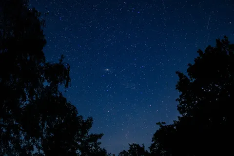 Meteor Shower 4K Wallpaper · space · 3840×2560
