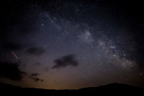 Meteor Shower 4K Wallpaper · space · 3840×2553