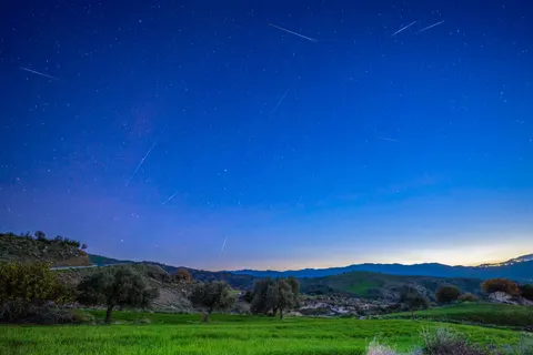 Meteor Shower 4K Wallpaper · space · 3840×2560