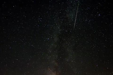 Meteor Shower 4K Wallpaper · space · 3840×2560