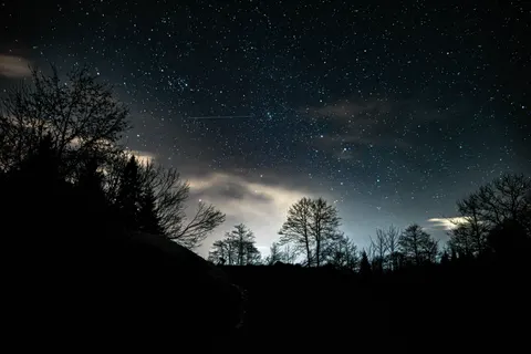 Meteor Shower 4K Wallpaper · space · 3840×2560