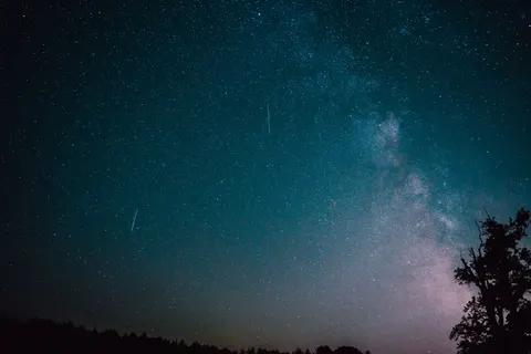 Meteor Shower 4K Wallpaper · space · 3840×2560