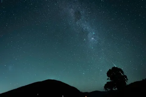 Meteor Shower 4K Wallpaper · space · 3840×2560