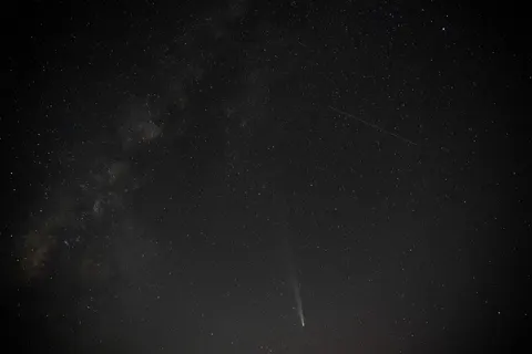 Meteor Shower 4K Wallpaper · space · 3840×2561