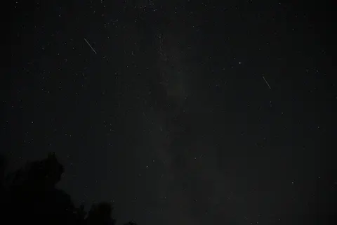 Meteor Shower 4K Wallpaper · space · 3840×2560