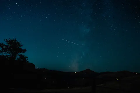 Meteor Shower 4K Wallpaper · space · 3840×2560