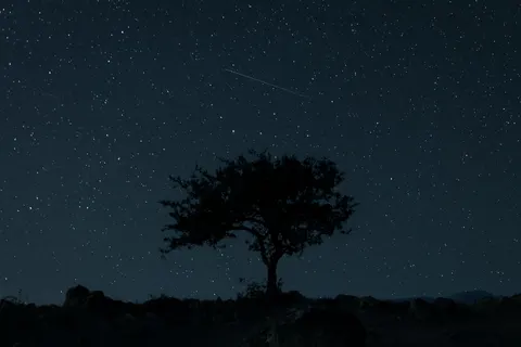 Meteor Shower 4K Wallpaper · space · 3840×2560