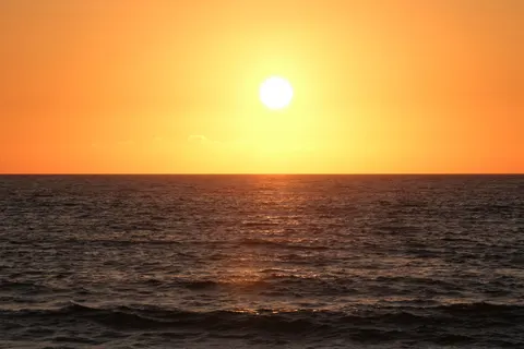 Fondo de pantalla Atardecer en el Océano 4K · ocean · 3840×2560