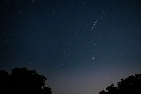 Meteor Shower 4K Wallpaper · space · 3840×2560