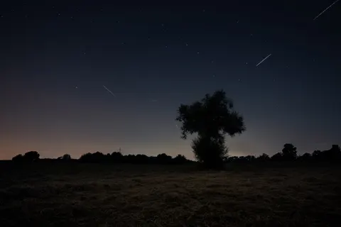 Meteor Shower 4K Wallpaper · space · 3840×2560