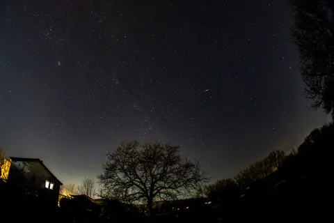 Meteor Shower 4K Wallpaper · space · 3840×2560