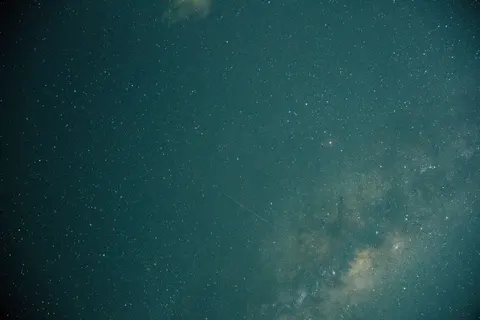 Meteor Shower 4K Wallpaper · space · 3840×2560