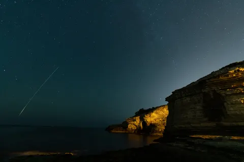 Meteor Shower 4K Wallpaper · space · 3840×2561
