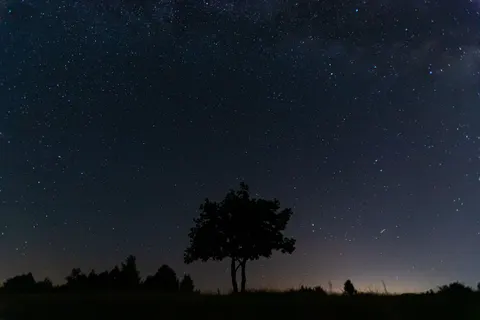 Meteor Shower 4K Wallpaper · space · 3840×2560