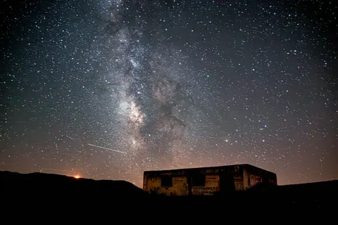 Meteor Shower 4K Wallpaper · space · 3840×2560