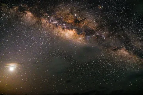 Meteor Shower 4K Wallpaper · space · 3840×2560
