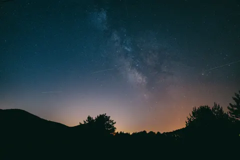 Meteor Shower 4K Wallpaper · space · 3840×2560