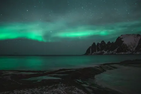Green Aurora 4K Wallpaper · space · 3840×2560