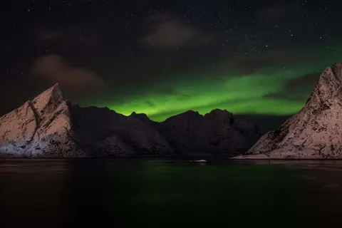 Green Aurora 4K Wallpaper · space · 3840×2560