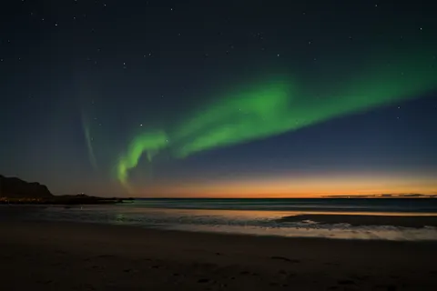 Green Aurora 4K Wallpaper · space · 3840×2561