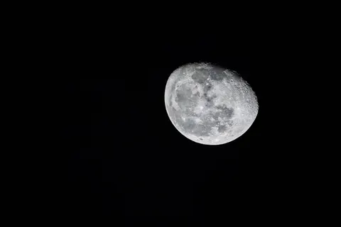 Moon Craters 4K Wallpaper · space · 3840×2561