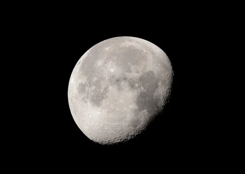Moon Craters 4K Wallpaper · space · 3840×2718