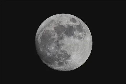 Moon Craters 4K Wallpaper · space · 3840×2562