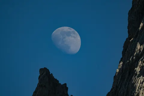 Moon Craters 4K Wallpaper · space · 3840×2560