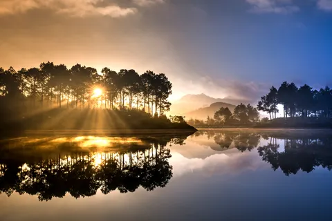 Misty Mountain Lake 4K Wallpaper · nature · 3840×2561