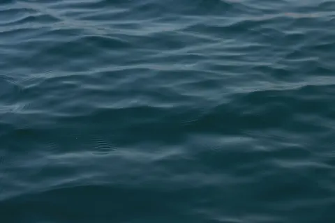 Derin Mavi 4K Duvar Kağıdı · underwater · 3840×2560