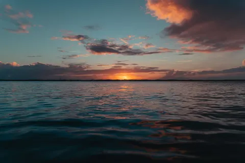 Sonnenuntergang am Meer 4K Hintergrundbild · ocean · 3840×2555