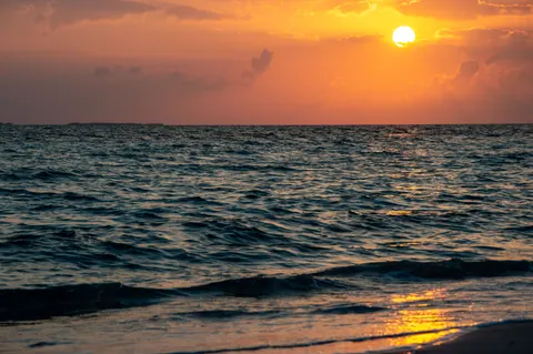 Ocean Sunset 4K Wallpaper · ocean · 3840×2553