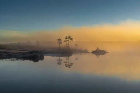 薄雾山湖 4K壁纸 · nature · 3840×2560